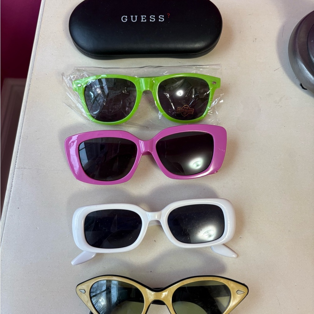 Sunglasses Collection with Case- 4 pairs GUESS